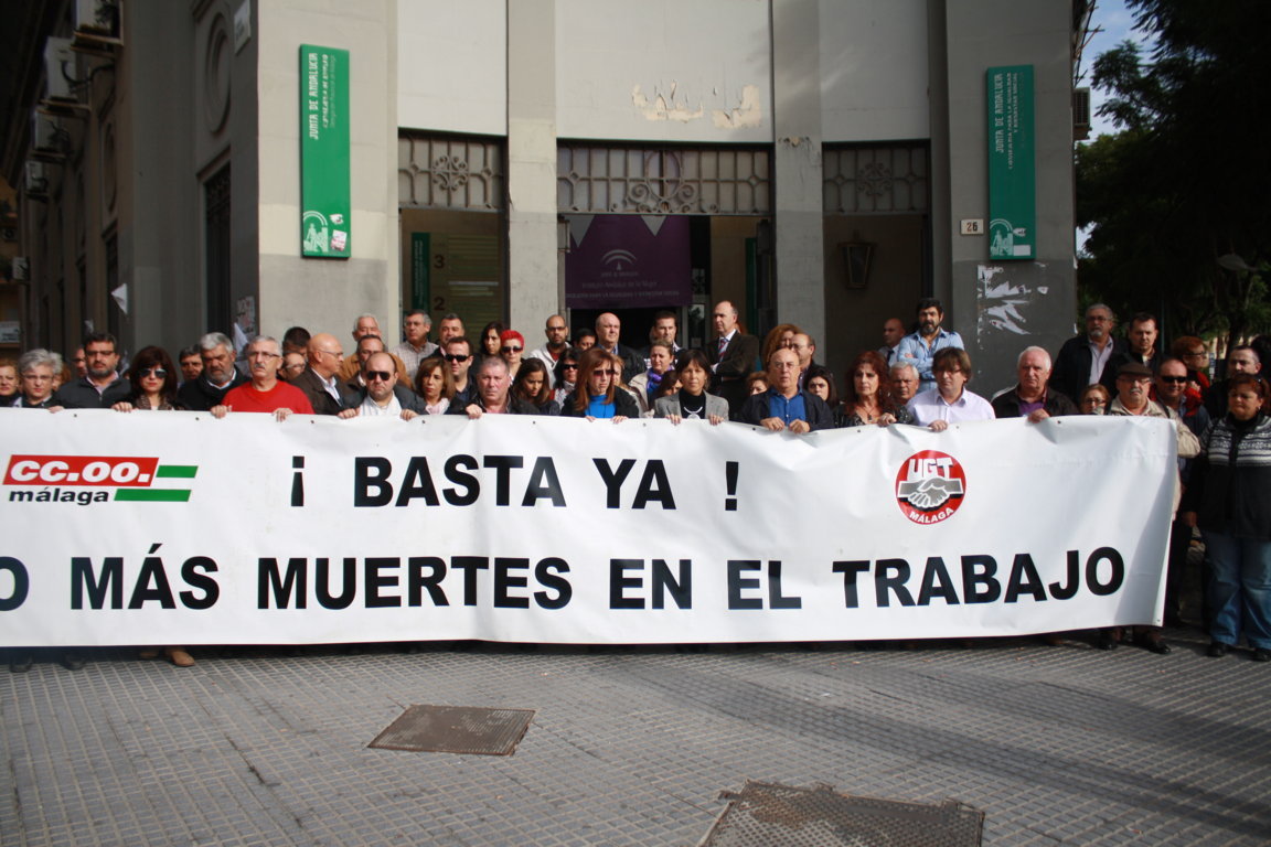 Concentración por la muerte de un trabajador en Málaga.
