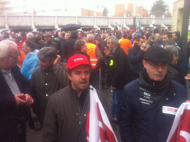 Un trabajador de Santa Bárbara de Granada participa en la concentración en Madrid.