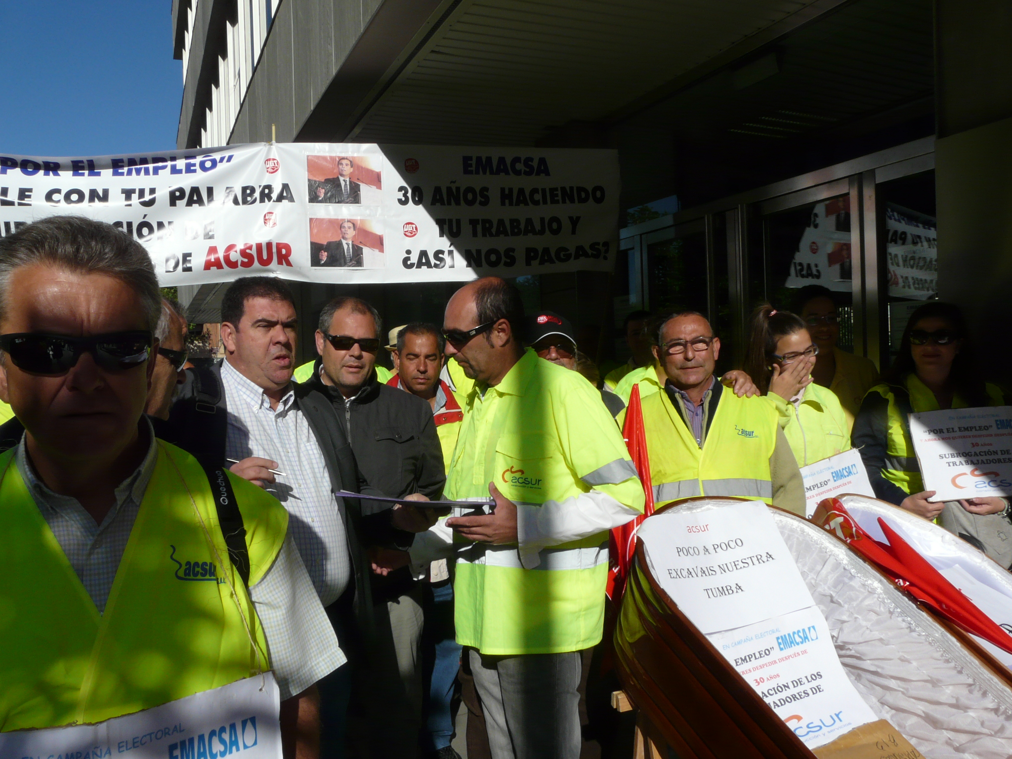 Los trabajadores de Acsur piden a la empresa municipal de Aguas de Cördoba, su subrogación a la nueva emrpesa.