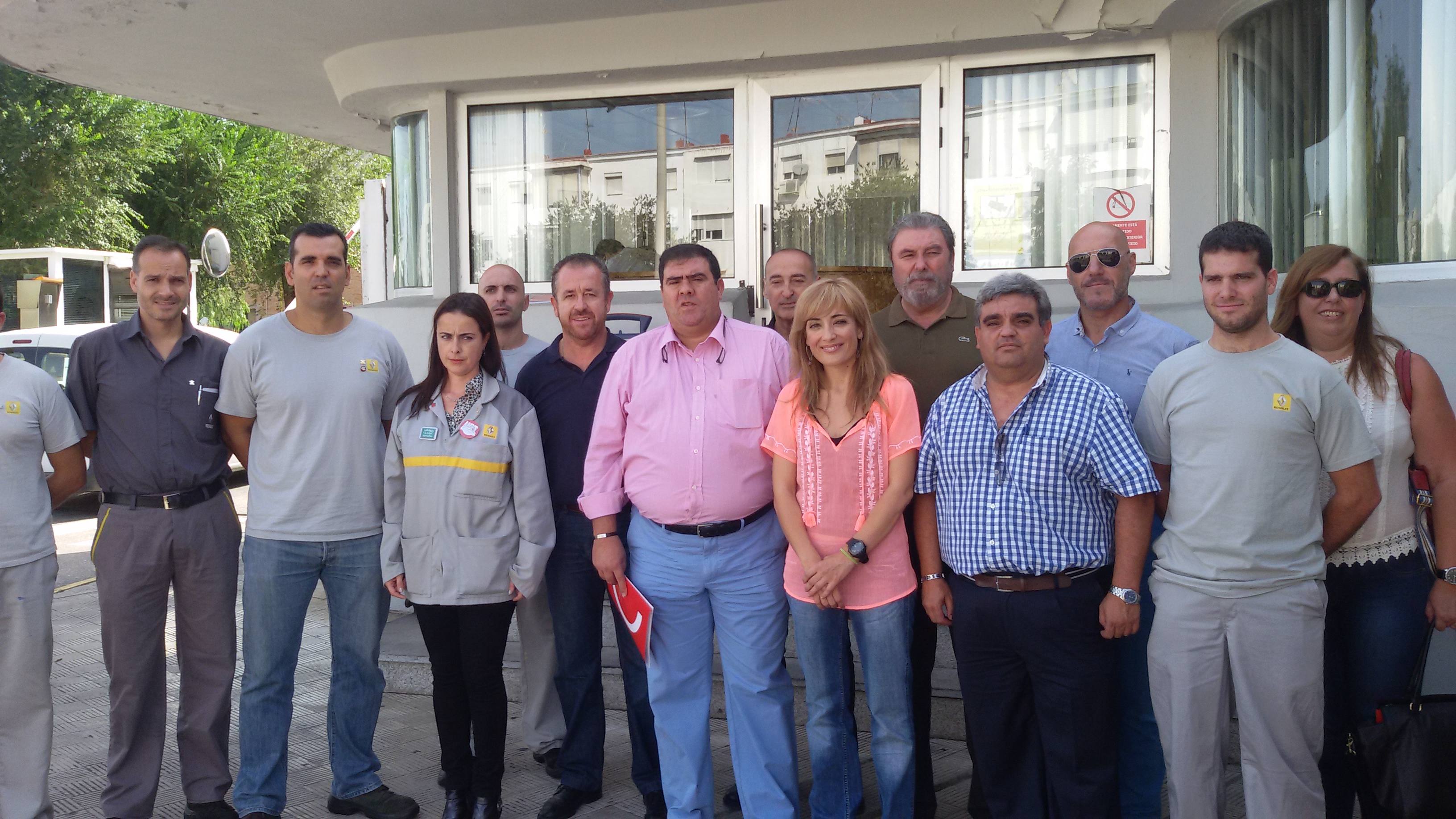 Dirigentes de UGT-Andalucía y MCA-UGT Andalucía antes de iniciar la visita a la factoría