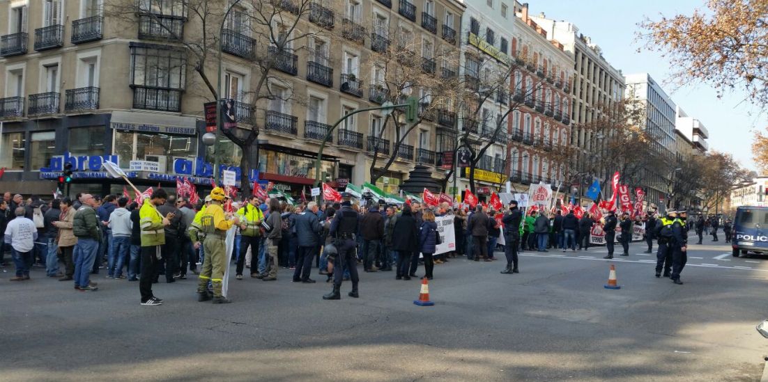 Imagen de la concentración de trabajadores de Tragsa ante la sede del PP en Madrid
