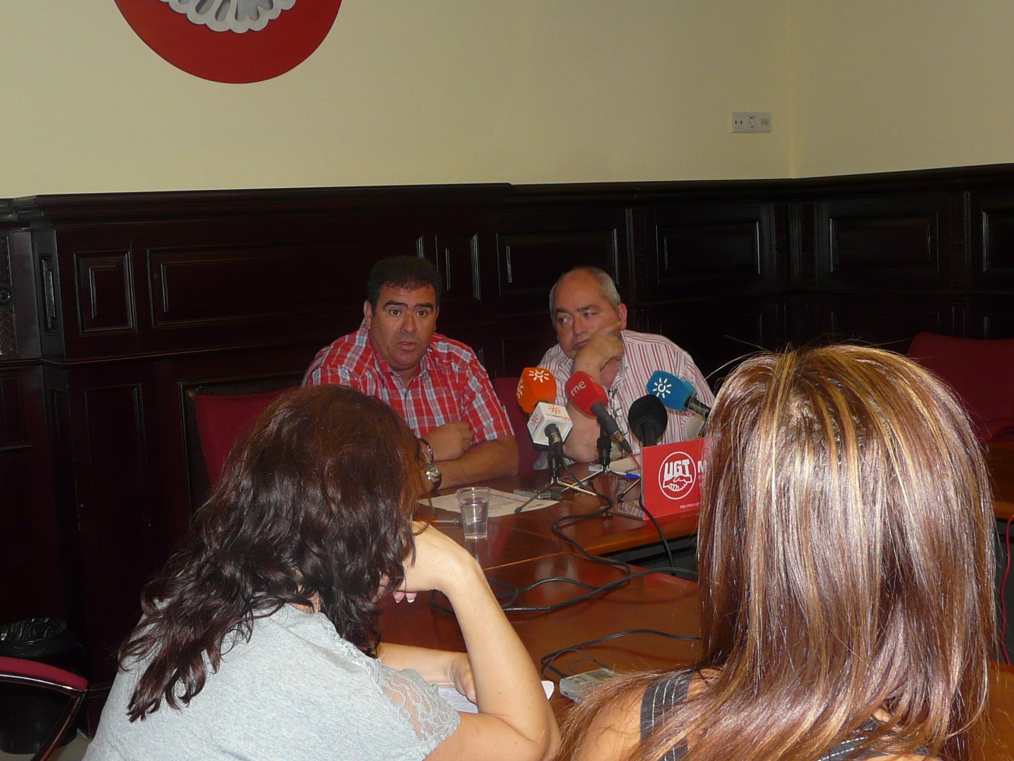 Manuel Jiménez (MCA) y Manuel Pastrana (UGT-A) denunciaron los incumplimiento continuados de la Junta de Andalucía con los trabajadores.
